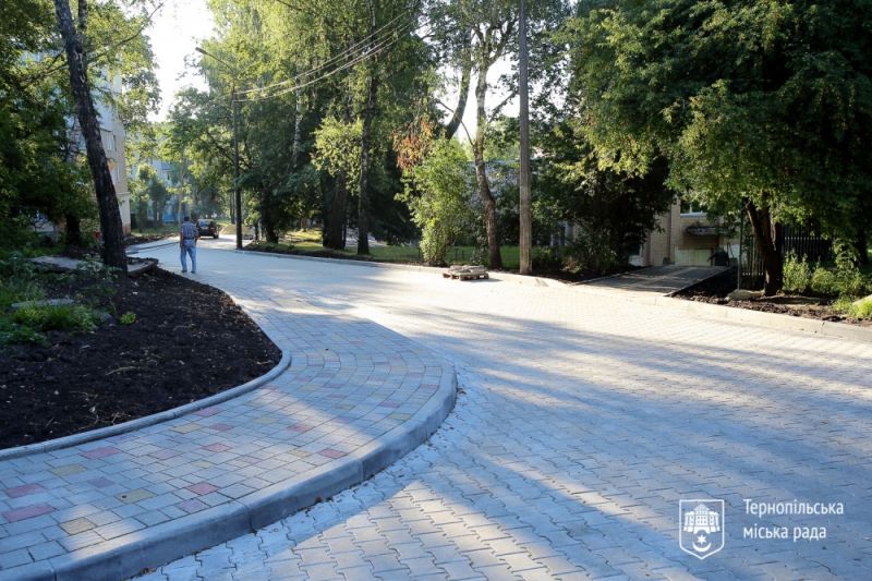 У Тернополі триває капітальний ремонт дворів та міжквартальних проїздів