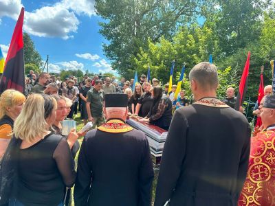 У громаді на Тернопільщині поховали воїна Богдана Бакулінського