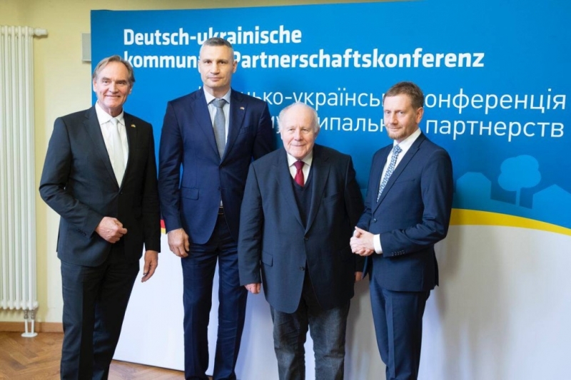 Посилення самоврядування, допомога у відбудові українських міст, - Кличко взяв участь у конференції муніципальних партнерств