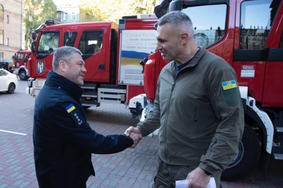 Київ отримав від міжнародних партнерів вже 54 пожежних авто, - Віталій Кличко передав рятувальникам ще 3 машини 