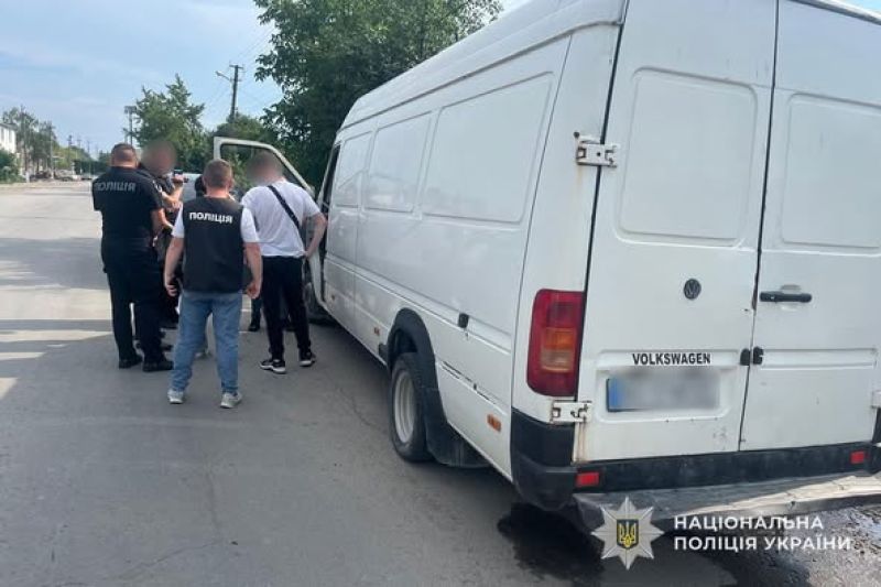 На Тернопільщині поліцейські припинили продаж фальсифікованого спирту та алкогольної продукції