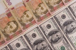 З помешкання 73-річного тернополянина пройдисвіти винесли півтисячі доларів та сім тисяч гривень