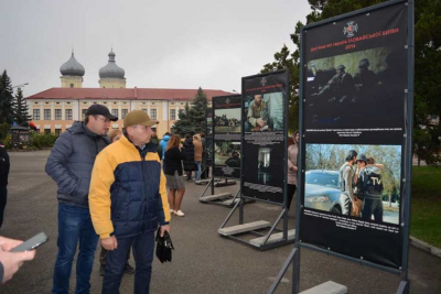 У Збаражі відкрили фотовиставку «Дні пам&#039;яті героїв Іловайської битви 2014»