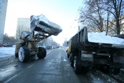 Цієї ночі з 11 вулиць Тернополя вивозили сніг