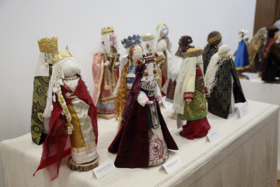 У Тернополі відкрили виставку ляльок «Князівни та княгині України» (фоторепортаж)