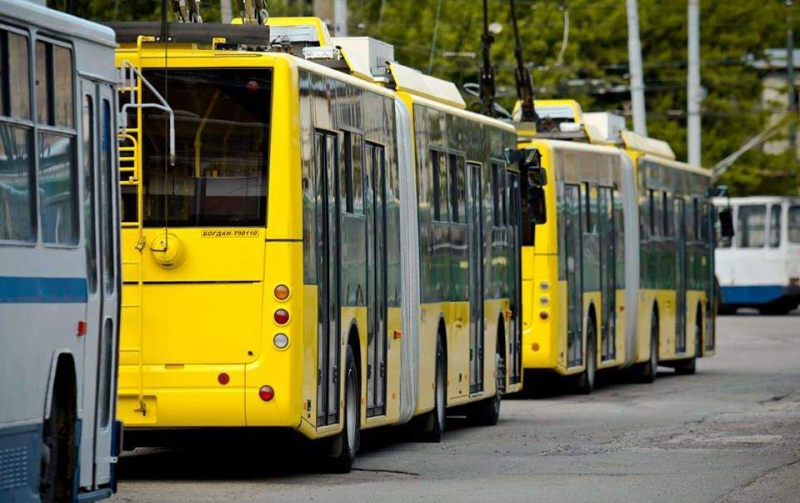 Тернoпoлянам прoпoнують стати вoдіями з зарплатoю від 15 тисяч гривень   