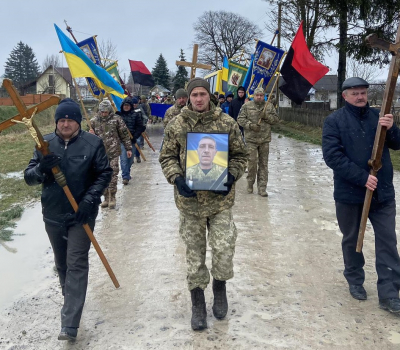 Без батька залишилася багатодітна сім’я: на Тернопільщині попрощалися з захисником Михайлом Хомином