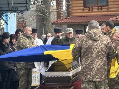 У громаді на Тернопільщині попрощалися з полеглим воїном Володимиром Серкізевичем