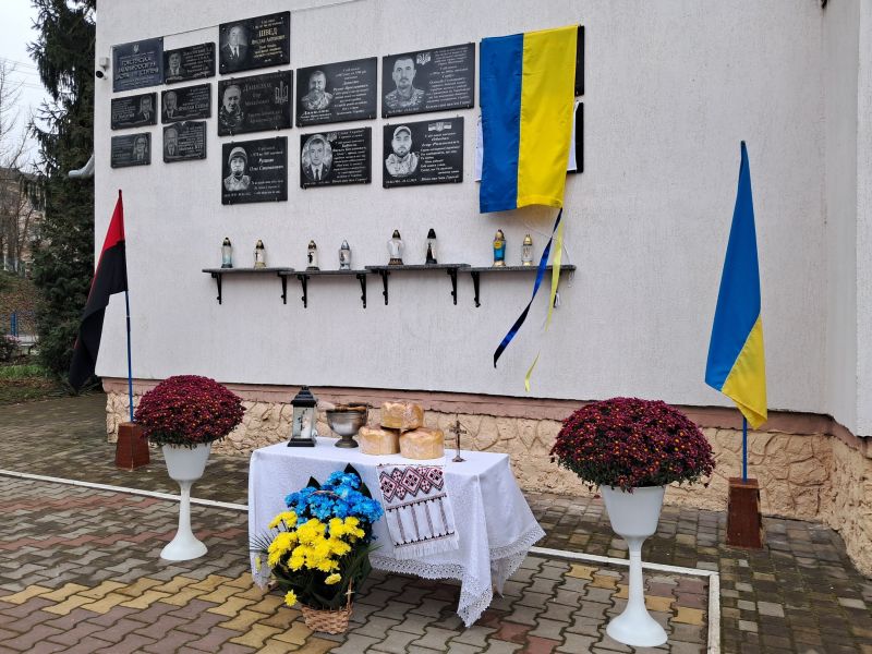 На Тернопільщині відкрили меморіальну дошку полеглому Герою Андрію Грущаку