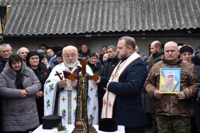 На Тернопільщині попрощалися з воїном Євгенієм Гнидкою, який загинув на війні (фото)