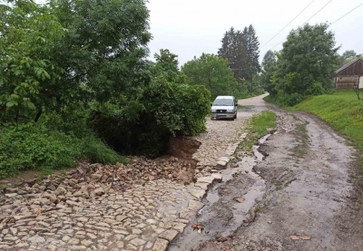 Негода на Тернопільщині зруйнувала частину дороги