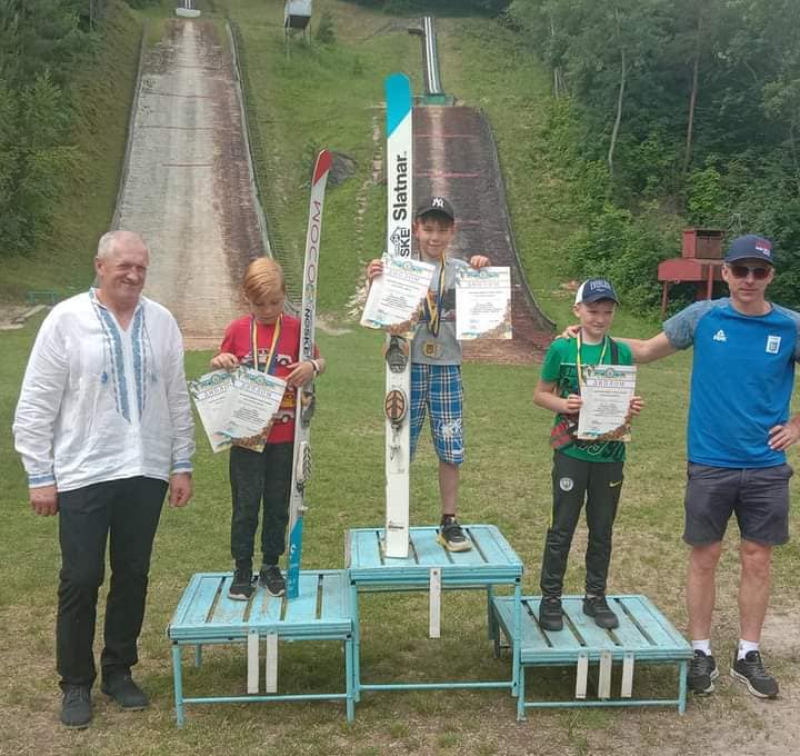 На Тернопільщині відбувся чемпіонат України зі стрибків на лижах з трампліна зі штучним покриттям