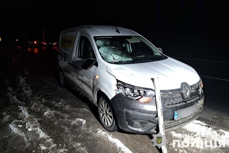 На Тернопільщині водій автомобіля збив жінку, яка переходила дорогу у забороненому місці