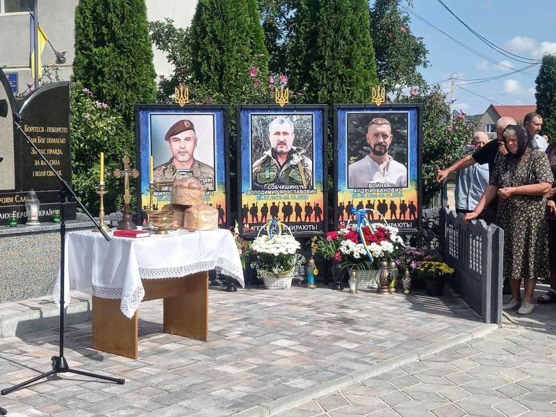 Їх пам’ятатимуть покоління: на Тернопільщині відкрили Алею Слави полеглих Героїв