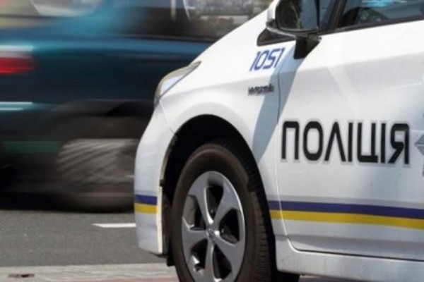 Без документів та з холодною зброєю: тернопільські поліцейські впіймали чергового водія-порушника