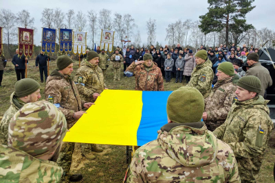 На Тернопільщині в останню дорогу провели 44-річного захисника Івана Педоренка