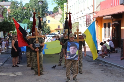 На Бережанщині провели в останню дорогу Героя Олега Кміцикевича