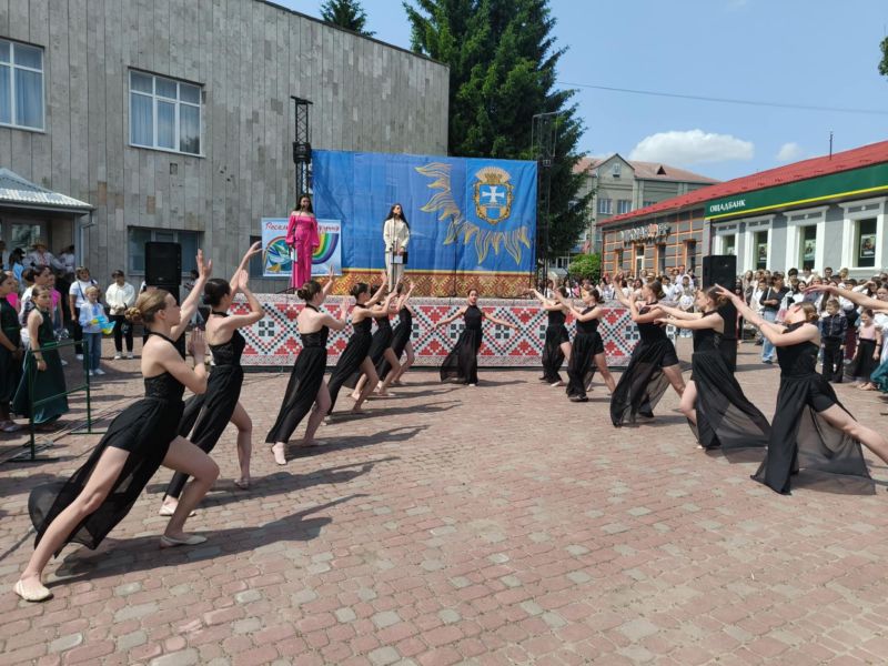 У громаді на Тернопільщині відбувся фестиваль зеленого борщу