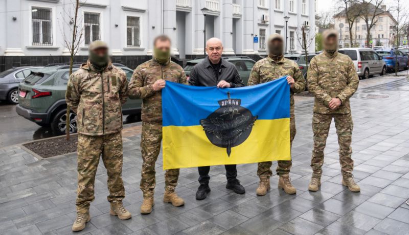 Тернопіль передав три автомобілі Renault Duster для бійців спецпідрозділу «Артан»