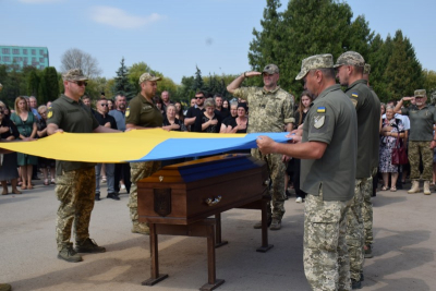 Зразковий командир та побратим: у Тернополі попрощалися з Олександром Гнатишиним, який загинув на війні