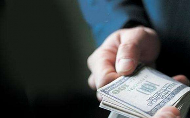За отриманням групи інвалідності довічно - 500 доларів США: мешканка Тернопільщини отримала хабар за вплив на членів бюро МСЕК