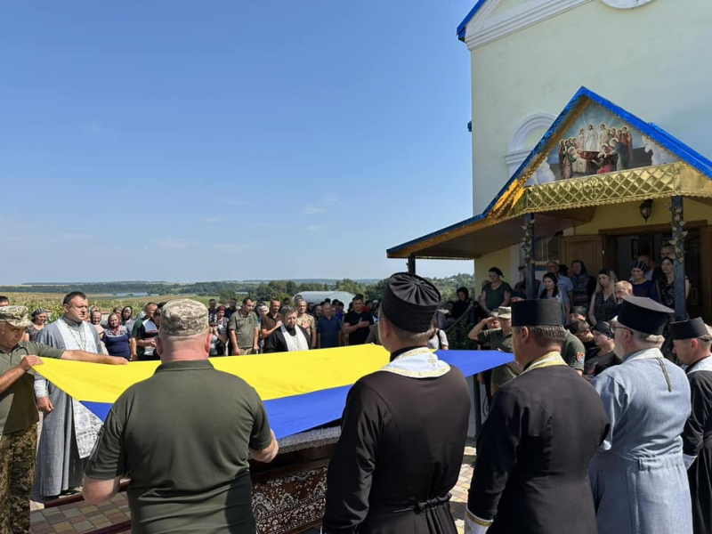 У громаді на Тернопільщині попрощалися з полеглим воїном Михайлом Караваном