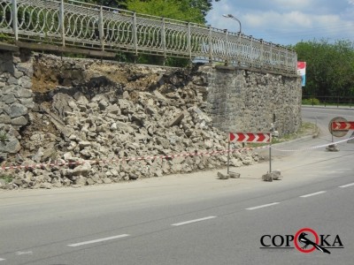 У Тернополі на Дружбі приступили до ліквідації обвалу стіни(фото)