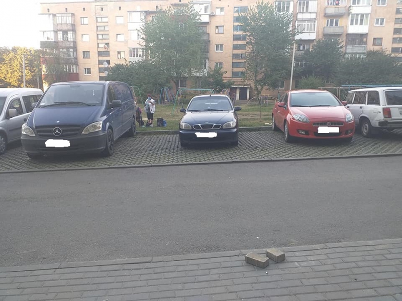 Тернополяни скаржаться на горе-водія (фото)
