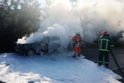 На Тернопільщині посеред вулиці згорів автомобіль