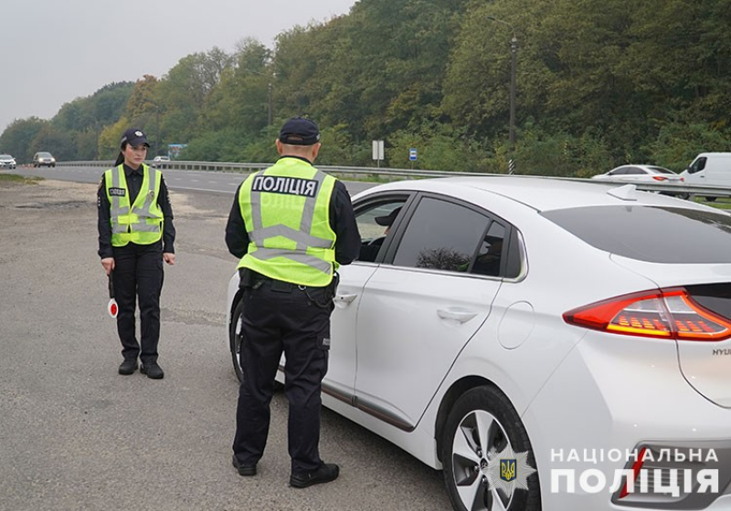 Керування автомобілями без посвідчень: за вихідні поліцейські Тернопільщини порушили три кримінальні провадження