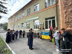 У Тернополі відкрили меморіальну дошку на честь полеглого захисника Андрія Буди