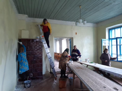 На Тернопільщині священник та парафіяни власноруч облаштовують музей (фото)