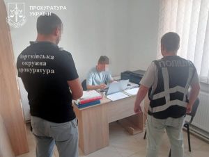 Двох державних реєстраторів на Тернопільщині підозрюють у незаконній реєстрації земельної ділянки вартістю 39 млн грн