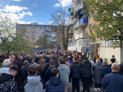 У Заліщиках попрощалися з воїном Романом Юрійчуком