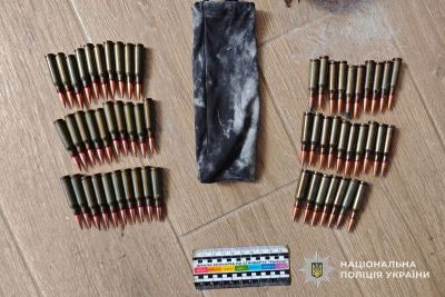 Поліцейські затримали жителя Козівської громади за незаконне зберігання набоїв та вчинення домашнього насильства