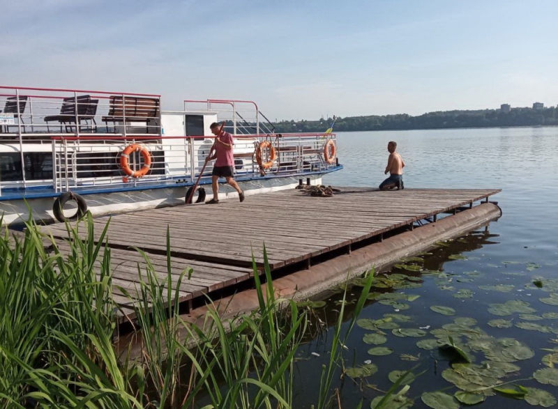 На причалі поблизу «Циганки» демонтували самовільно влаштовані понтони