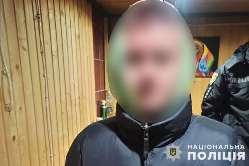 На Тернопільщині 20-річний іменинник ножем та сокирою наніс ушкодження своїм знайомим
