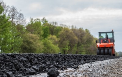 Шляховики розширюють проїжджу частину однієї із трас на Тернопільщині