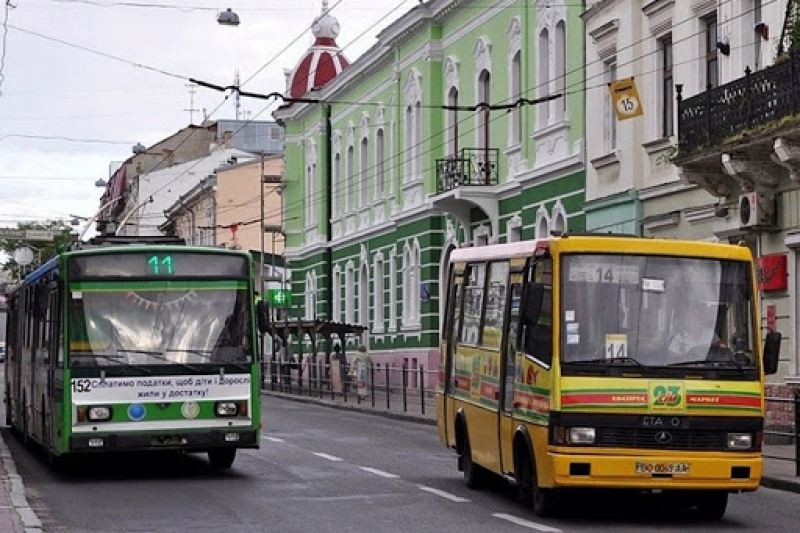 Тимчасова зупинка громадського транспорту, призупинення роботи дитсадків, шкіл: рішення штабу оборони Тернопільщини