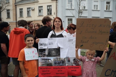 &quot;ЗСУ – в першу чергу&quot;: у Тернополі відбулася акція протесту (фото)