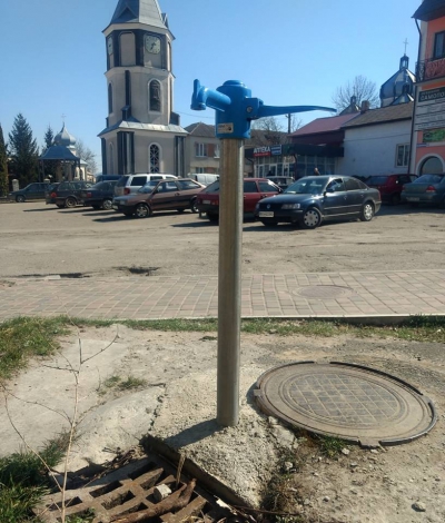 У місті на Тернопільщині з’явились водяні колонки (фотофакт)