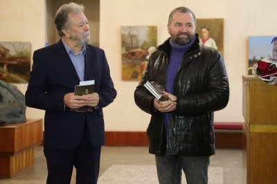 «До і після»: у Тернополі відкрили виставку харківського художника (фоторепортаж)