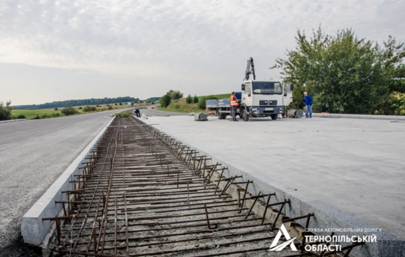 Дорогу від Тернополя до Заліщиків оновлюють вперше за 30 років