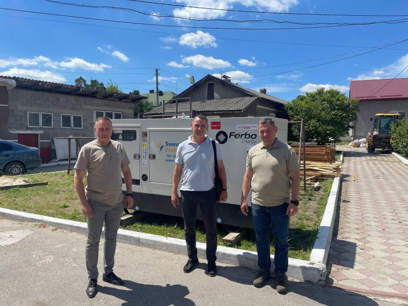 Лікарня у Зборові отримала 4 генератори від шведських волонтерів та «Української команди»