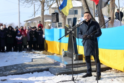 У центрі Залізців відкрили пам’ятник Героям Небесної Сотні (фото, відео)