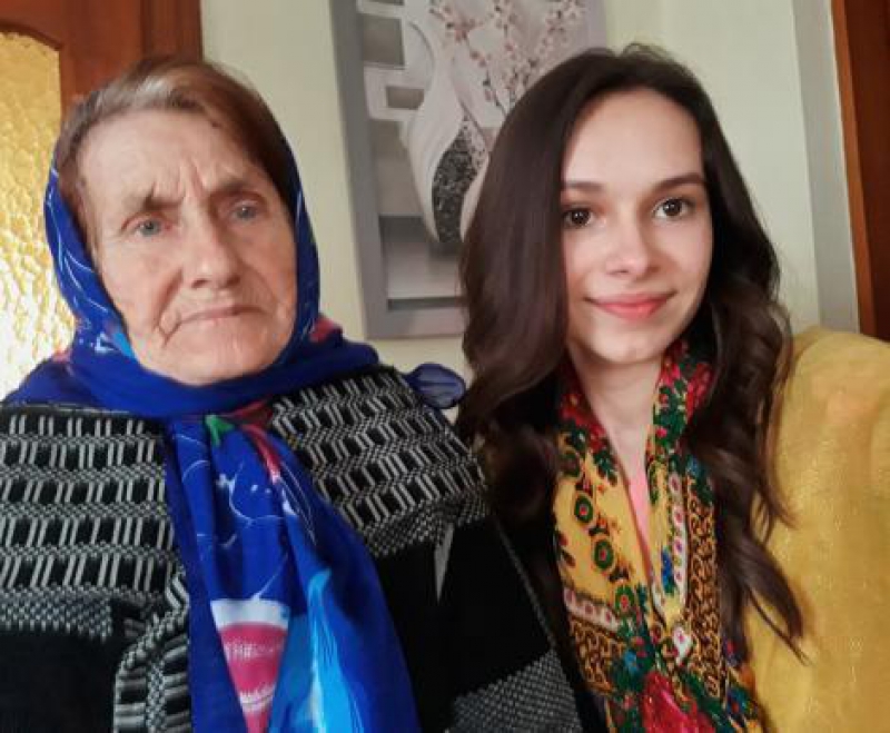 Тернополянка разом з 83-річною бабусею стали зірками Тік Току (відео)