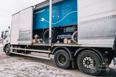 Тернопільська громада отримала ще одну вантажівку, два потужних генератори та засоби реабілітації від шведських партнерів