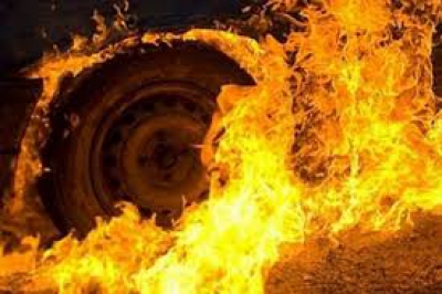 Посеред дороги на Тернопільщині загорівся автомобіль