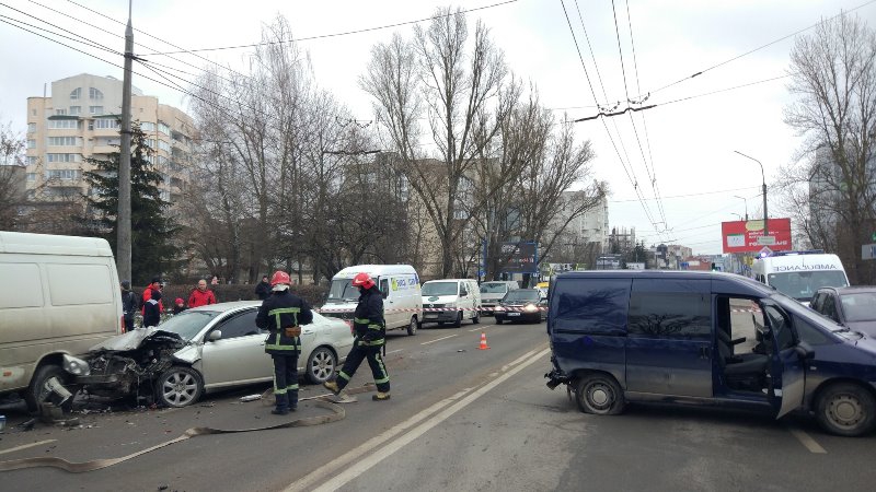 На Живова у Тернополі – ДТП (фото)