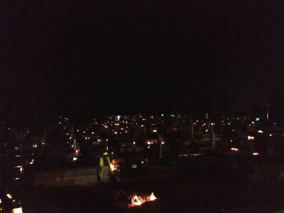Поминальні дні: тернопільське кладовище освітили тисячі лампадок (фотофакт)